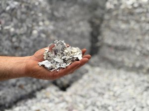 Documentos triturados de acordo com as normas de proteção de dados estabelecidos pela ISO/IEC 21694 (antiga DIN 66399).